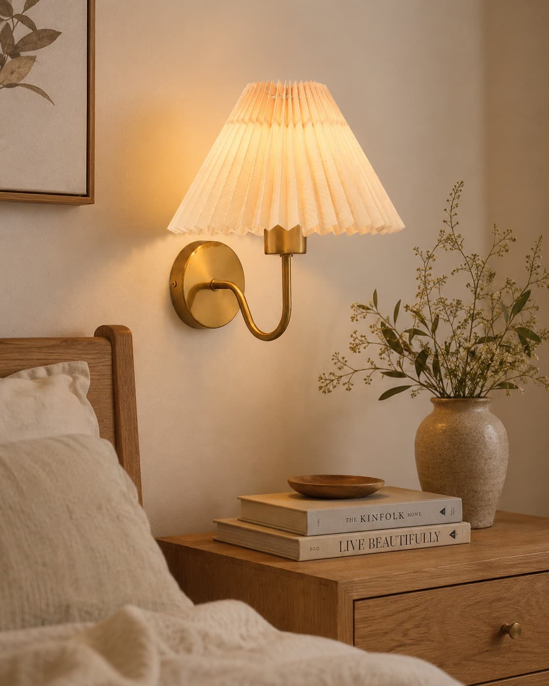 Nordic Retro Pleated Wall Lamp – Fan-Shaped Fabric Sconce
